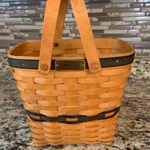 Longaberger Collector's Club Member Basket 2002